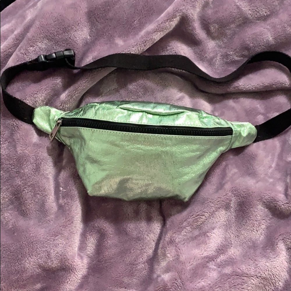 Shiny green fanny pack